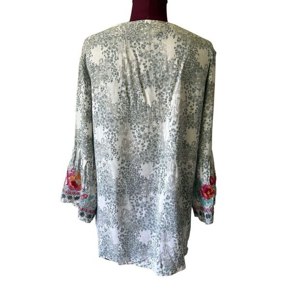 Savanna Jane Boho Top V-Neck Long Bell Sleeve Embroidered Blouse Floral Gray - Picture 3 of 11
